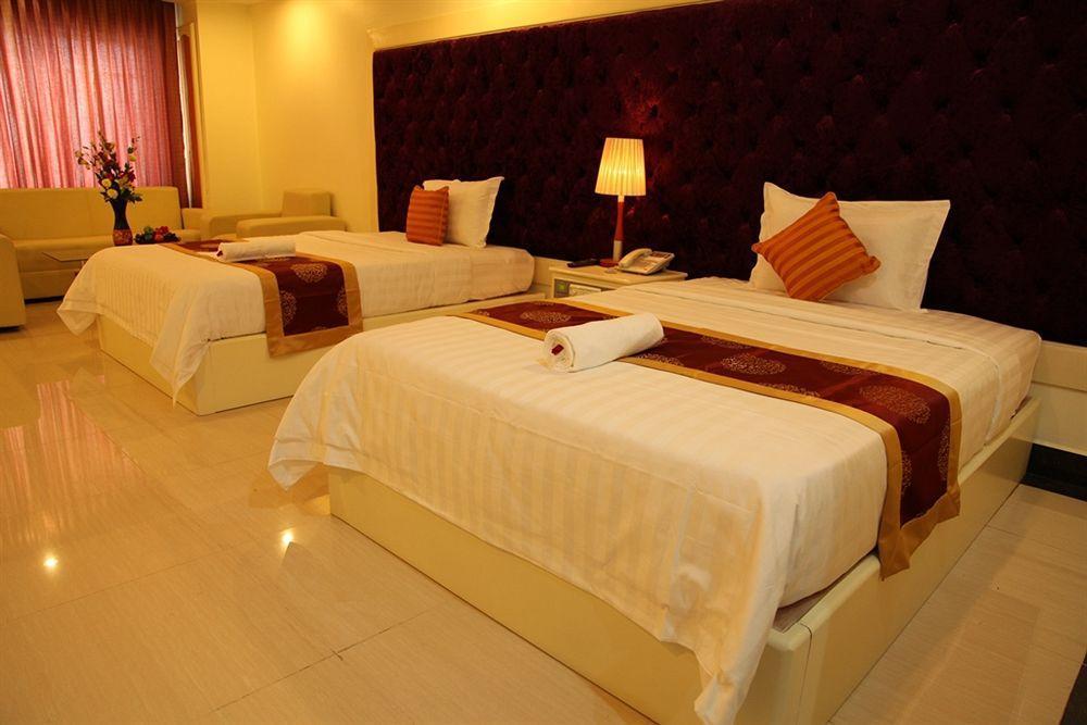 Huang Ting Hotel Phnom Penh Exterior foto